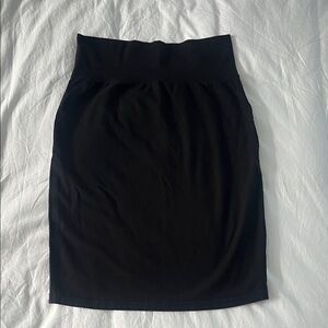 Wilfred Elegant Ebony Pencil Skirt